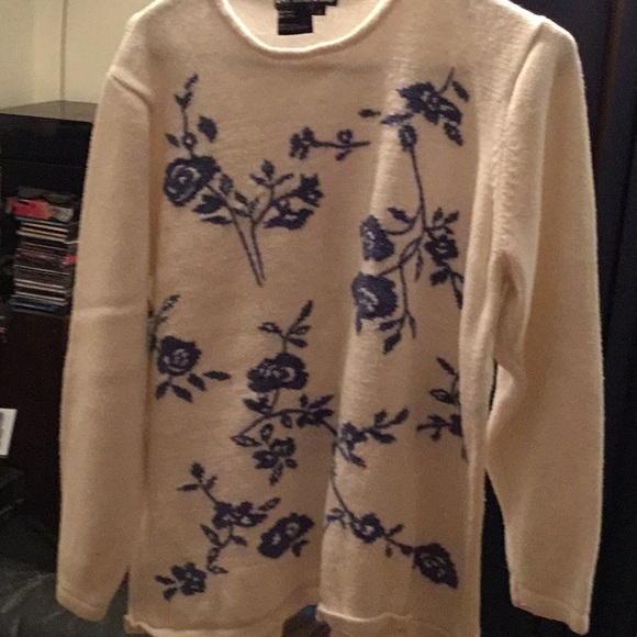 Nina Leonard Sweaters - Almost new spring/ summer sweater Size 1X